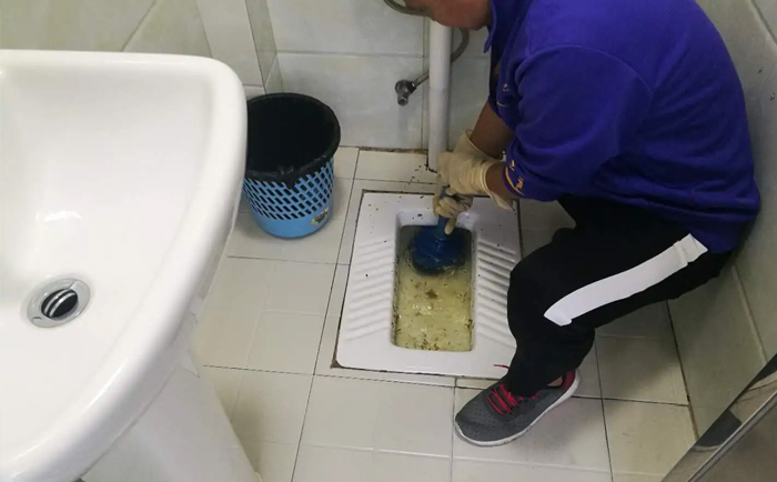 头屯河疏通蹲坑