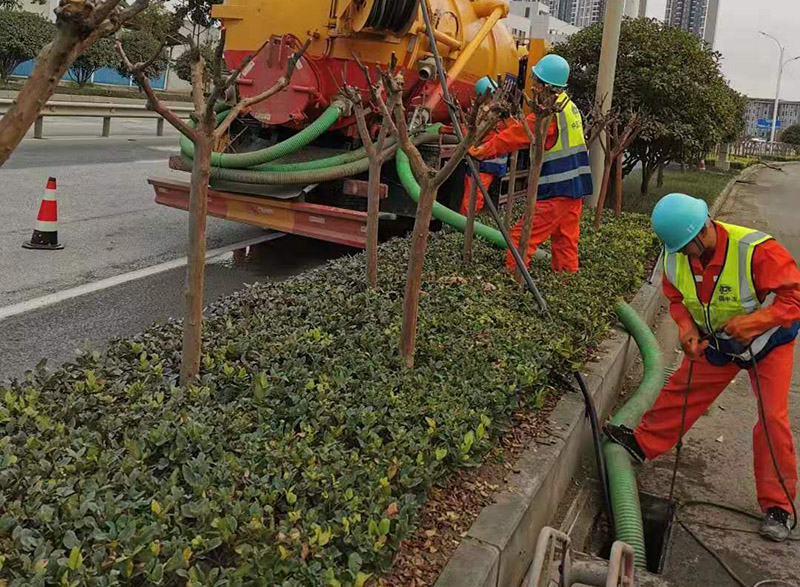 头屯河市政管道清淤