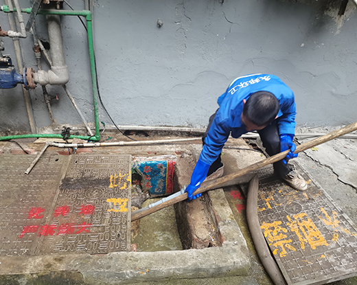 头屯河清掏化粪池