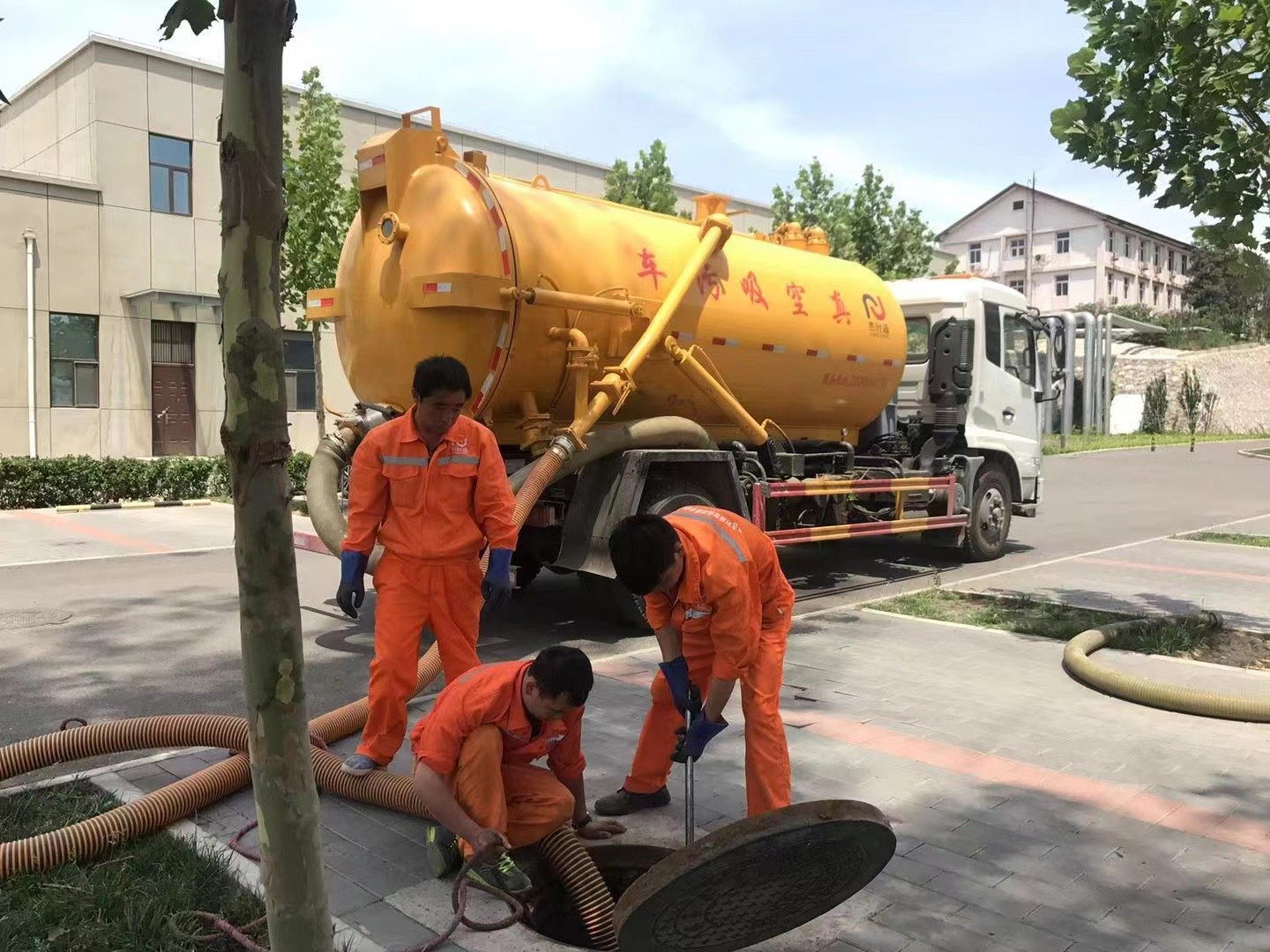头屯河化粪池清理与5-8吨吸粪车施工效率分析
